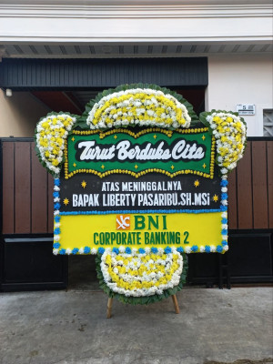 Papan Bunga Duka di Pasar Kemis