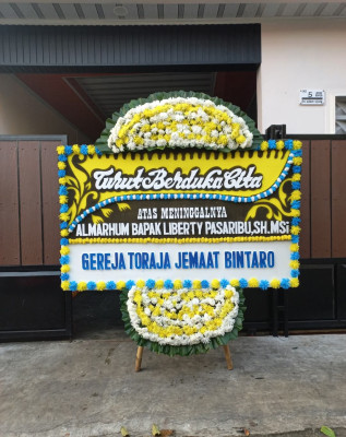 Papan Bunga Duka di Pasar Kemis
