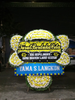 Papan Bunga Duka di Pasar Kemis