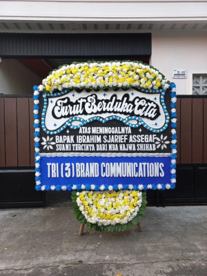 Papan Bunga Duka di Pasar Kemis